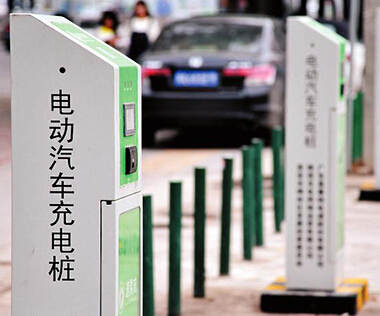 人民網(wǎng)：充電樁少、充電時(shí)間長 換電式出租車前景如何
